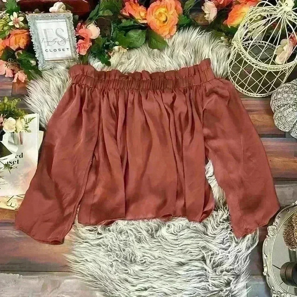 Lucca Couture Off-The Shoulder Flowy Pleated Ruffle Top, L - Picture 8 of 9